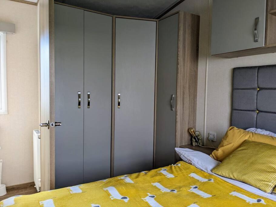 Beautiful Pet Friendly Southerness Caravan With Sea View & Decking Area Mainsriddle Luaran gambar