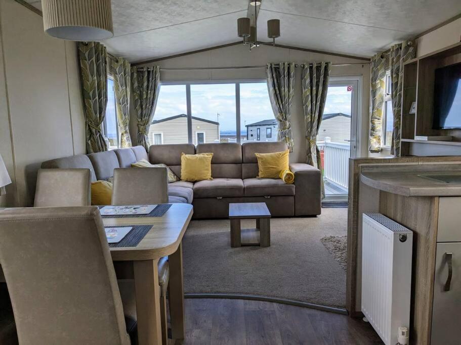 Beautiful Pet Friendly Southerness Caravan With Sea View & Decking Area Mainsriddle Luaran gambar